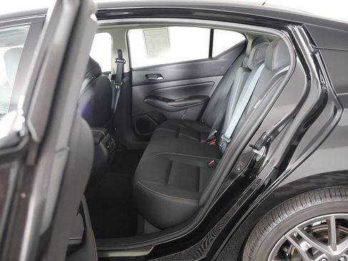 Used 2023 Nissan Altima 2.0 SR FWD image 31