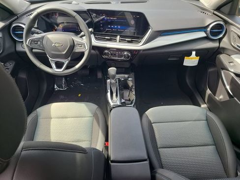 New 2026 Chevrolet Trax LT w/ Midnight Edition FWD image 13