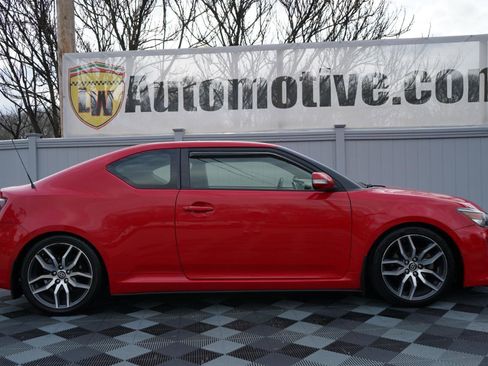 Used 2015 Scion tC image 4