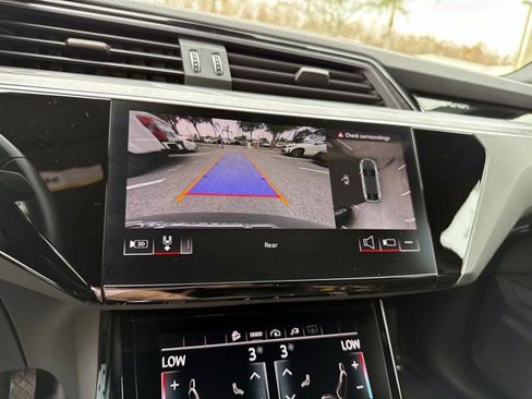 Used 2024 Audi Q8 e-tron Premium Plus w/ Premium Plus Package image 26