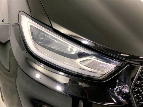 Used 2024 Chrysler Pacifica Limited w/ Uconnect Theater Family Group image 27