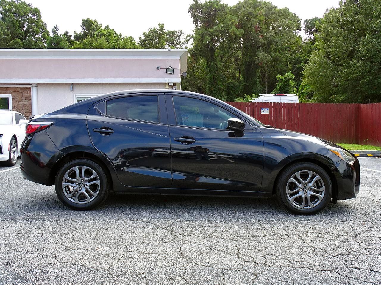 Used 2019 Toyota Yaris LE FWD image 9