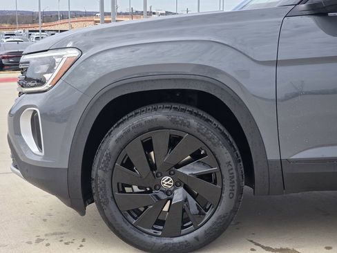 New 2026 Volkswagen Atlas SE FWD image 6