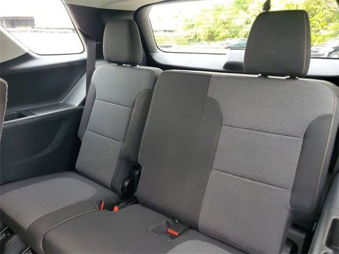 Used 2021 Chevrolet Traverse LS image 32