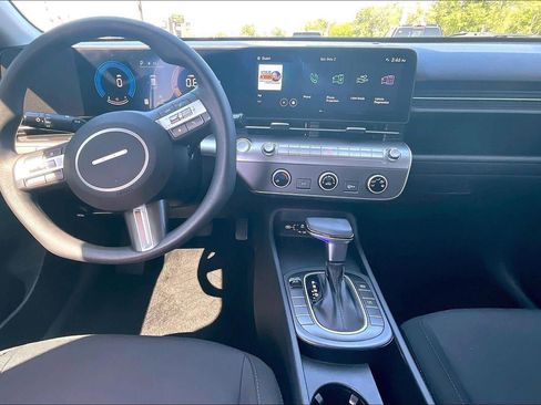 Used 2025 Hyundai Kona SE FWD image 15