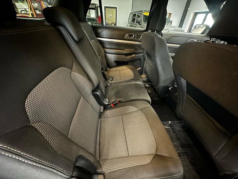 Used 2019 Ford Explorer XLT FWD image 14