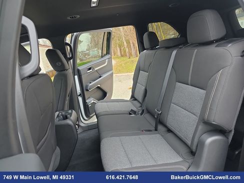 Used 2025 GMC Acadia Elevation image 16