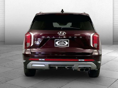 Used 2023 Hyundai Palisade Limited w/ Winter Package FWD image 3