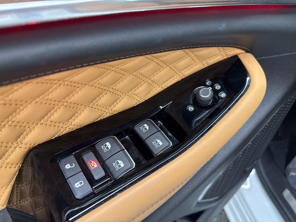 Used 2025 Jeep Grand Cherokee Summit w/ MOPAR Finishing Package AWD/4WD image 19