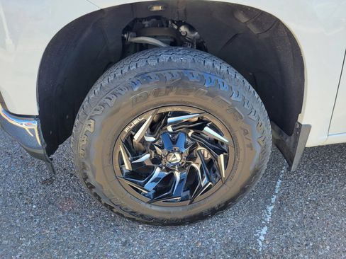 Used 2020 Chevrolet Silverado 1500 LT w/ All-Star Edition image 24