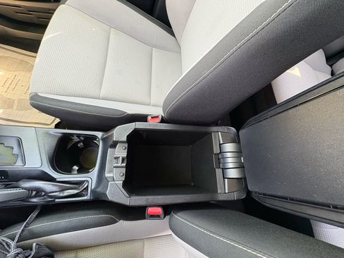 Used 2018 Toyota RAV4 LE Plus image 15