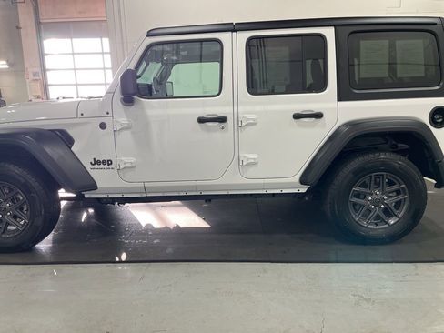 Used 2024 Jeep Wrangler Sport S image 4