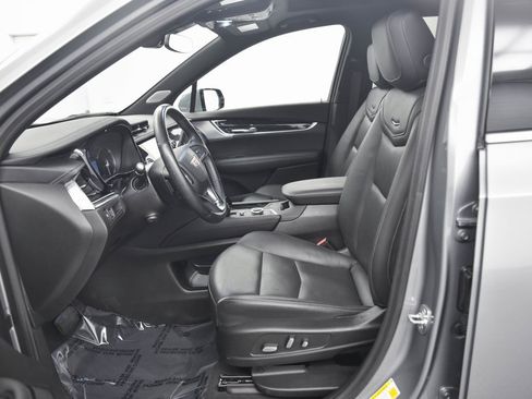 Certified 2025 Cadillac XT6 Premium Luxury image 11