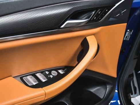 Used 2024 BMW X4 M40i image 10