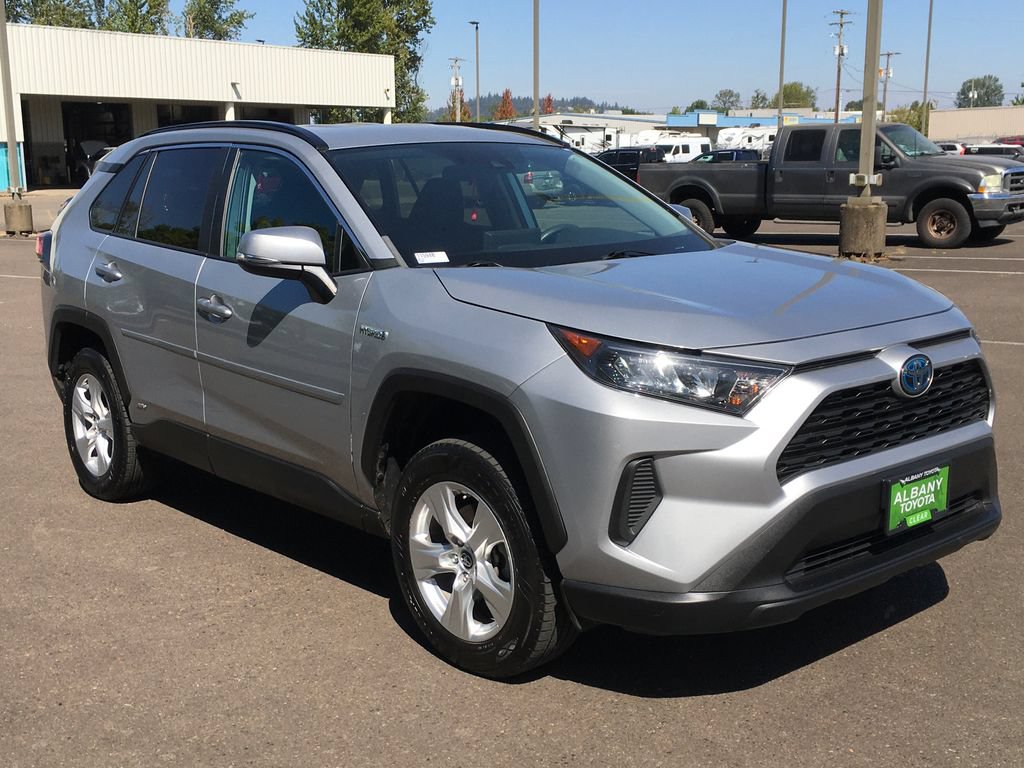 Used 2019 Toyota RAV4 LE w/ Carpet Mat Package AWD/4WD image 10