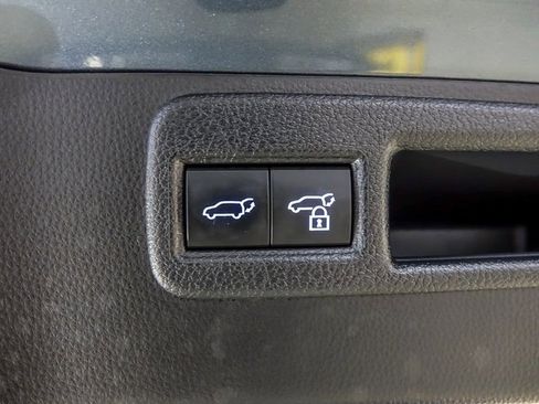 Certified 2022 Toyota Venza XLE image 23