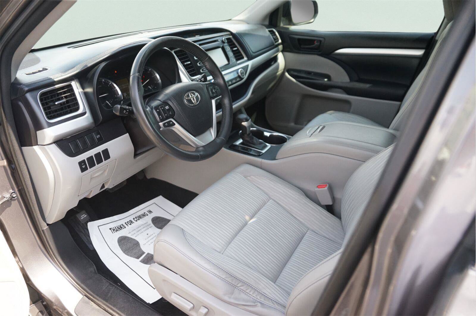 Used 2015 Toyota Highlander Plus FWD image 8