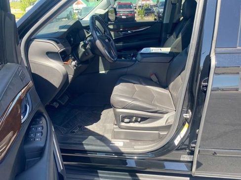 Used 2020 Cadillac Escalade Luxury w/ Escalade Sport Edition AWD/4WD image 10