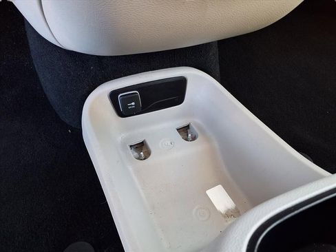 Used 2024 Chrysler Pacifica Select image 10