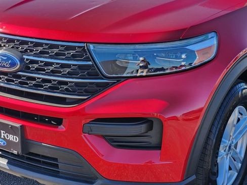 Used 2023 Ford Explorer XLT image 7