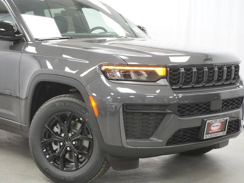New 2026 Jeep Grand Cherokee Altitude AWD/4WD image 3