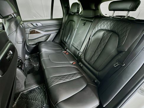 Used 2025 BMW X5 xDrive50e AWD/4WD image 9