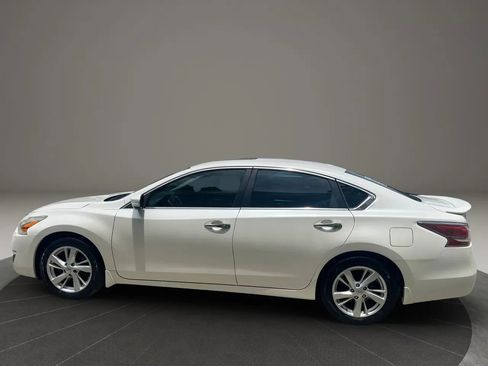 Used 2015 Nissan Altima 2.5 SV w/ Convenience Package FWD image 4