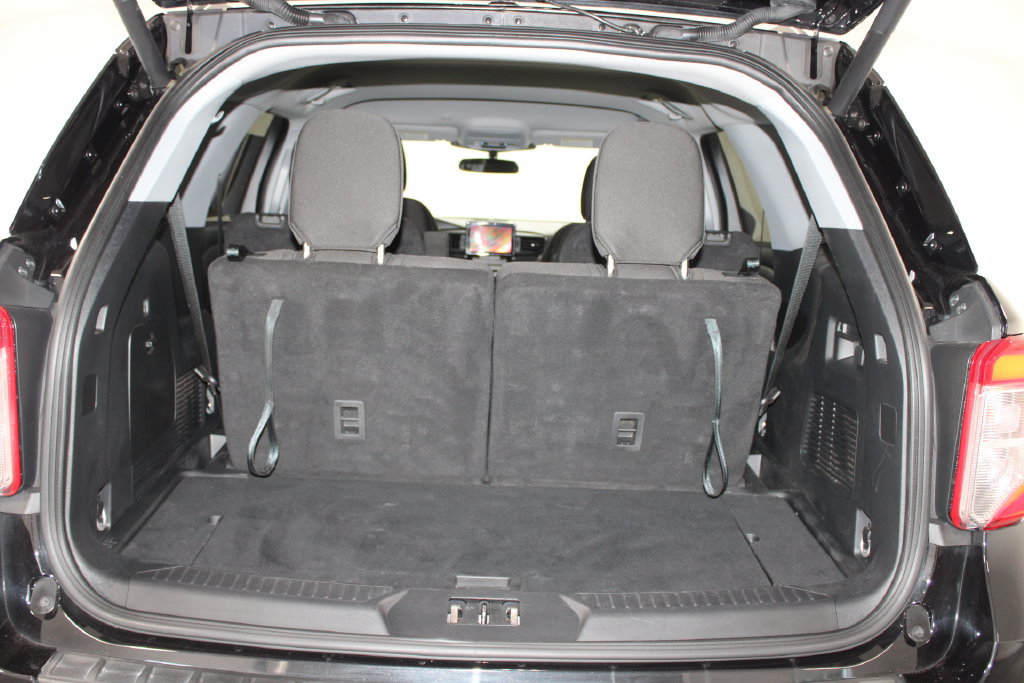 Used 2023 Ford Explorer XLT AWD/4WD image 14