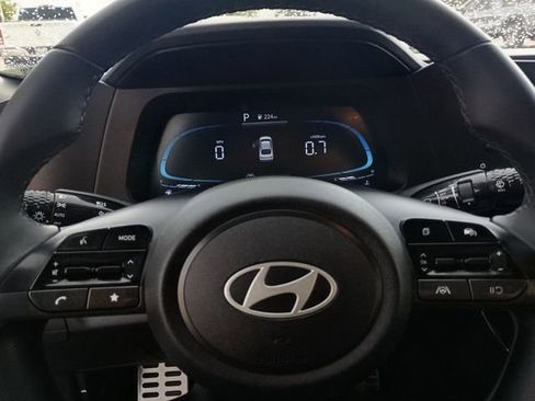 Used 2025 Hyundai Elantra Sport FWD image 11
