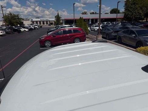 Used 2024 Ford F350 XLT AWD/4WD image 9