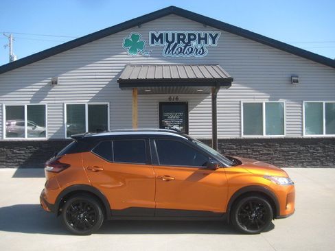 Used 2023 Nissan Kicks SV FWD image 1