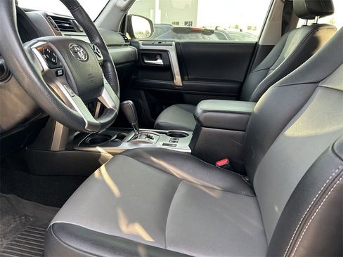 Used 2022 Toyota 4Runner SR5 Premium image 11