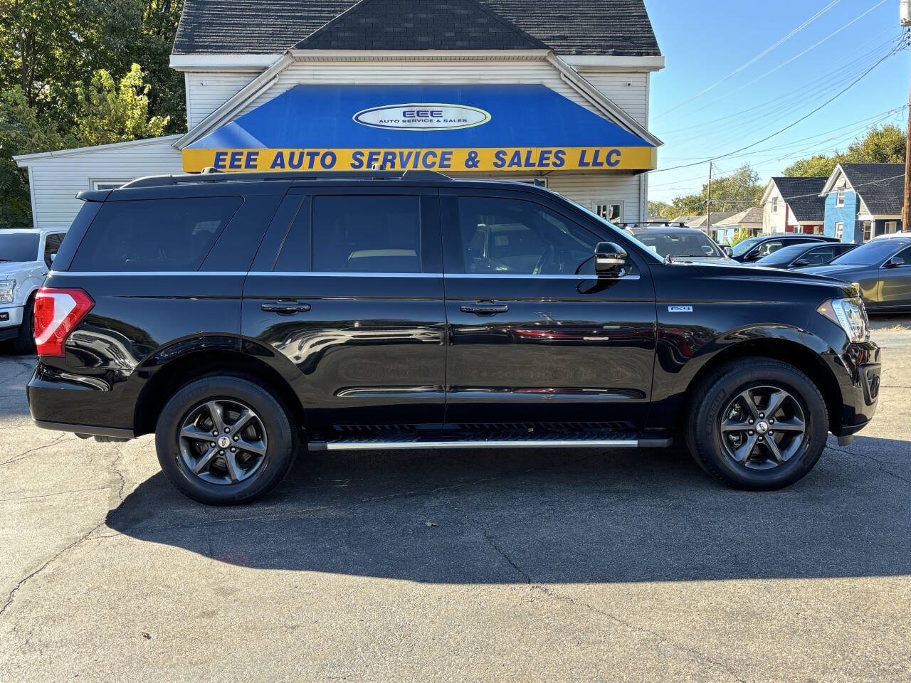 Used 2018 Ford Expedition XLT w/ Equipment Group 202A AWD/4WD image 1