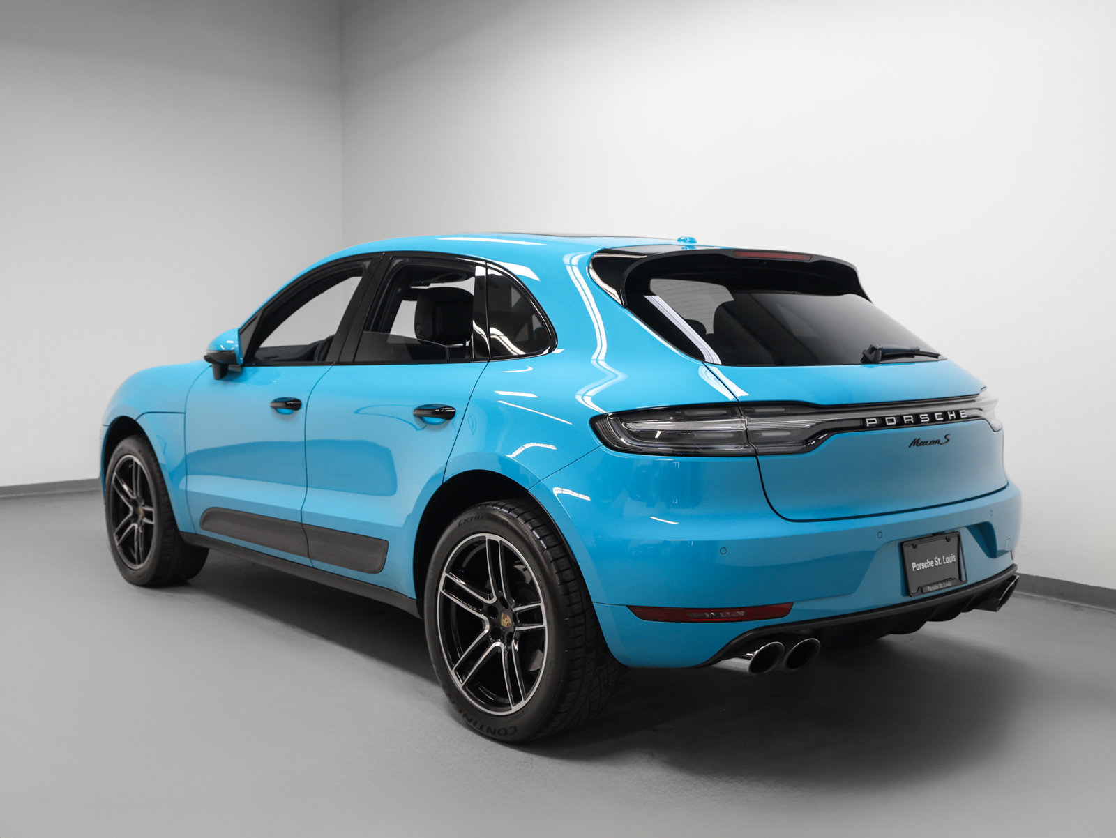 Certified 2021 Porsche Macan S AWD/4WD image 3