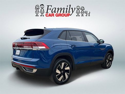 Used 2025 Volkswagen Atlas Cross Sport SE FWD image 3