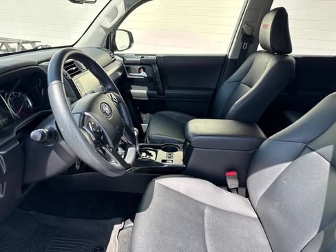 Used 2020 Toyota 4Runner TRD Off-Road Premium AWD/4WD image 21