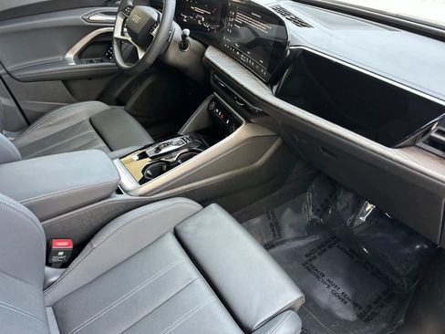 Used 2025 Audi Q5 Premium Plus w/ Premium Plus AWD/4WD image 16