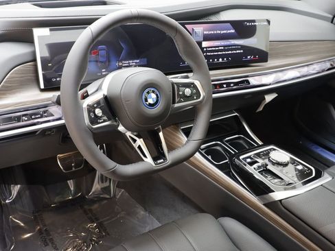 New 2026 BMW i7 xDrive60 w/ Premium Package AWD/4WD image 8