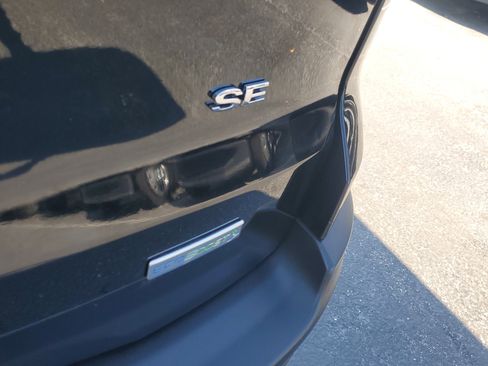 Used 2018 Ford EcoSport SE w/ SE Convenience Package image 9