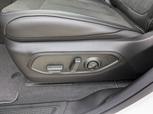 New 2026 Jeep Grand Cherokee Altitude image 8