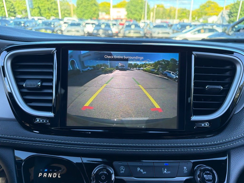 New 2027 Chrysler Pacifica Select FWD image 26