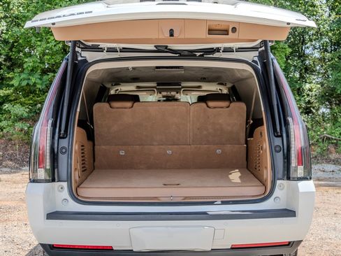 Used 2015 Cadillac Escalade ESV Platinum AWD/4WD image 9