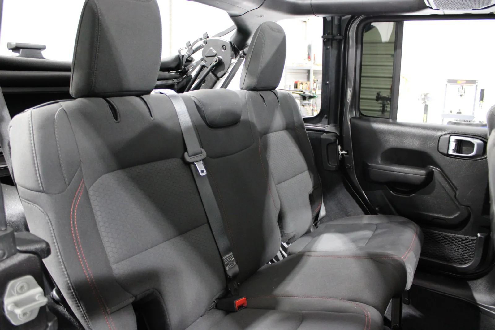 Used 2022 Jeep Wrangler Unlimited Rubicon w/ LED Lighting Group AWD/4WD image 15