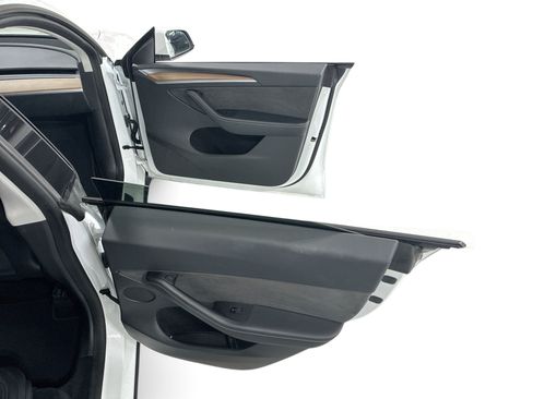 Certified 2023 Tesla Model Y Long Range AWD/4WD image 12