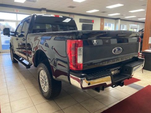 Used 2017 Ford F250 XLT w/ XLT Value Package image 5