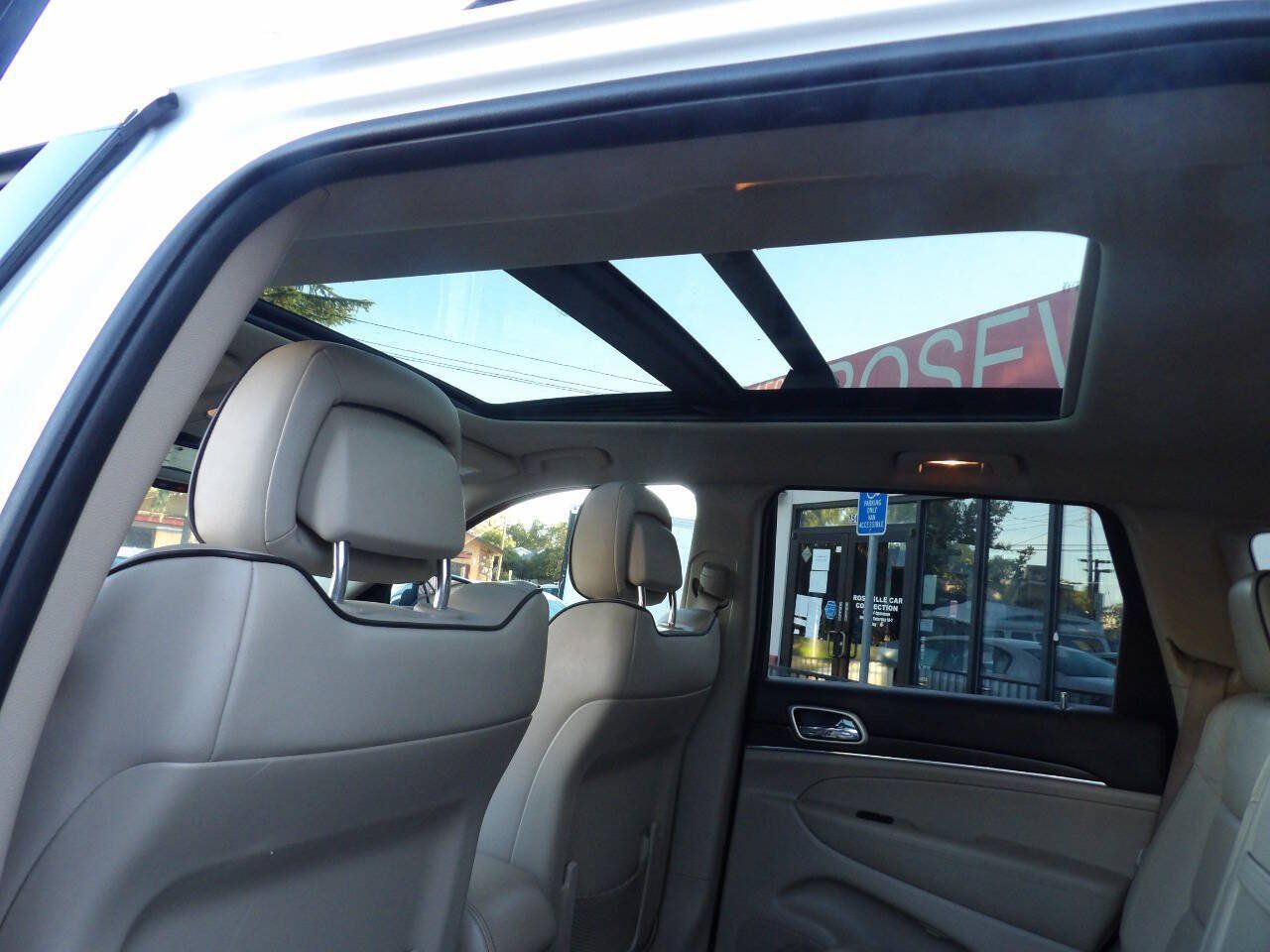 Used 2014 Jeep Grand Cherokee Overland w/ Advanced Technology Group AWD/4WD image 10