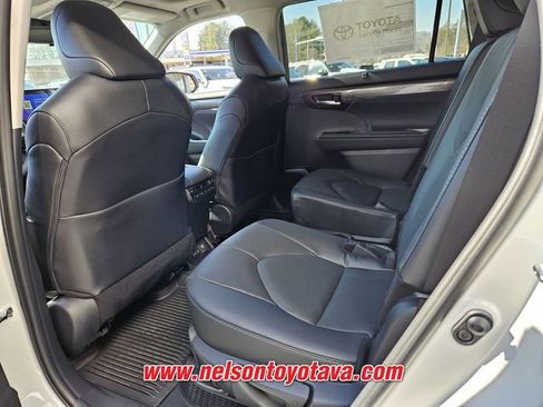 New 2026 Toyota Highlander Platinum image 7