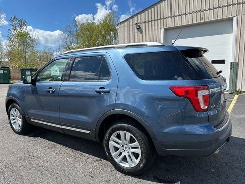 Used 2018 Ford Explorer XLT w/ Equipment Group 202A AWD/4WD image 17