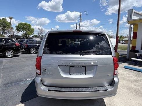 Used 2018 Dodge Grand Caravan SE FWD image 6