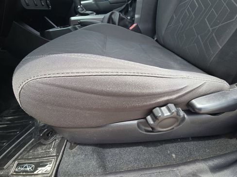 Used 2017 Toyota Tacoma TRD Off-Road AWD/4WD image 29